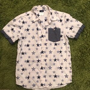 Button down shirt with short sleeves with ⭐️stars.